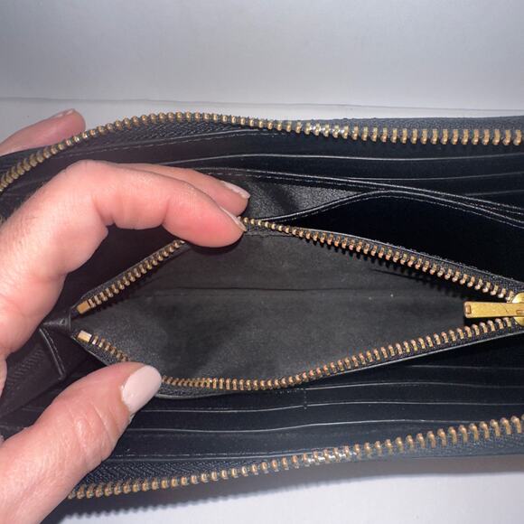 COACH Black pebbled Leather C Logo Long Wallet Round Zip pre-used - Picture 8 of 8